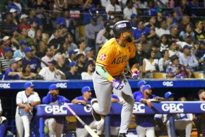 Águilas remontan ante el Licey y se imponen 9-5 en el Quisqueya