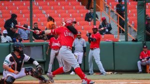 Leones del Escogido derrotan 15-11 a los Toros del Este y extienden su racha