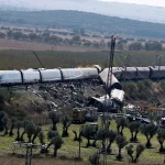 Aumentan a 68 los muertos por choque de trenes en España; Gobierno declara tres días de luto nacional